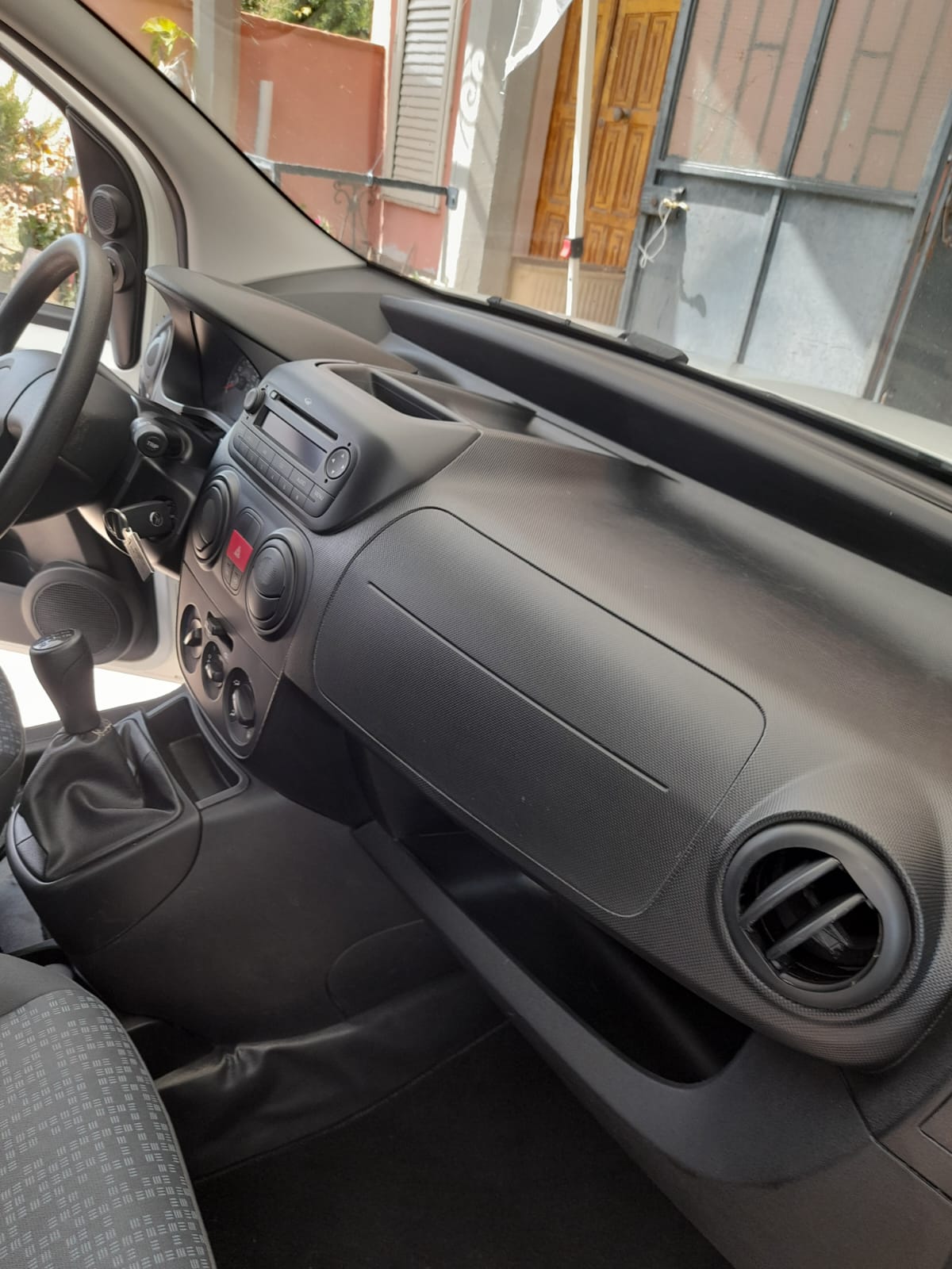 Interno completo auto dopo pulizia