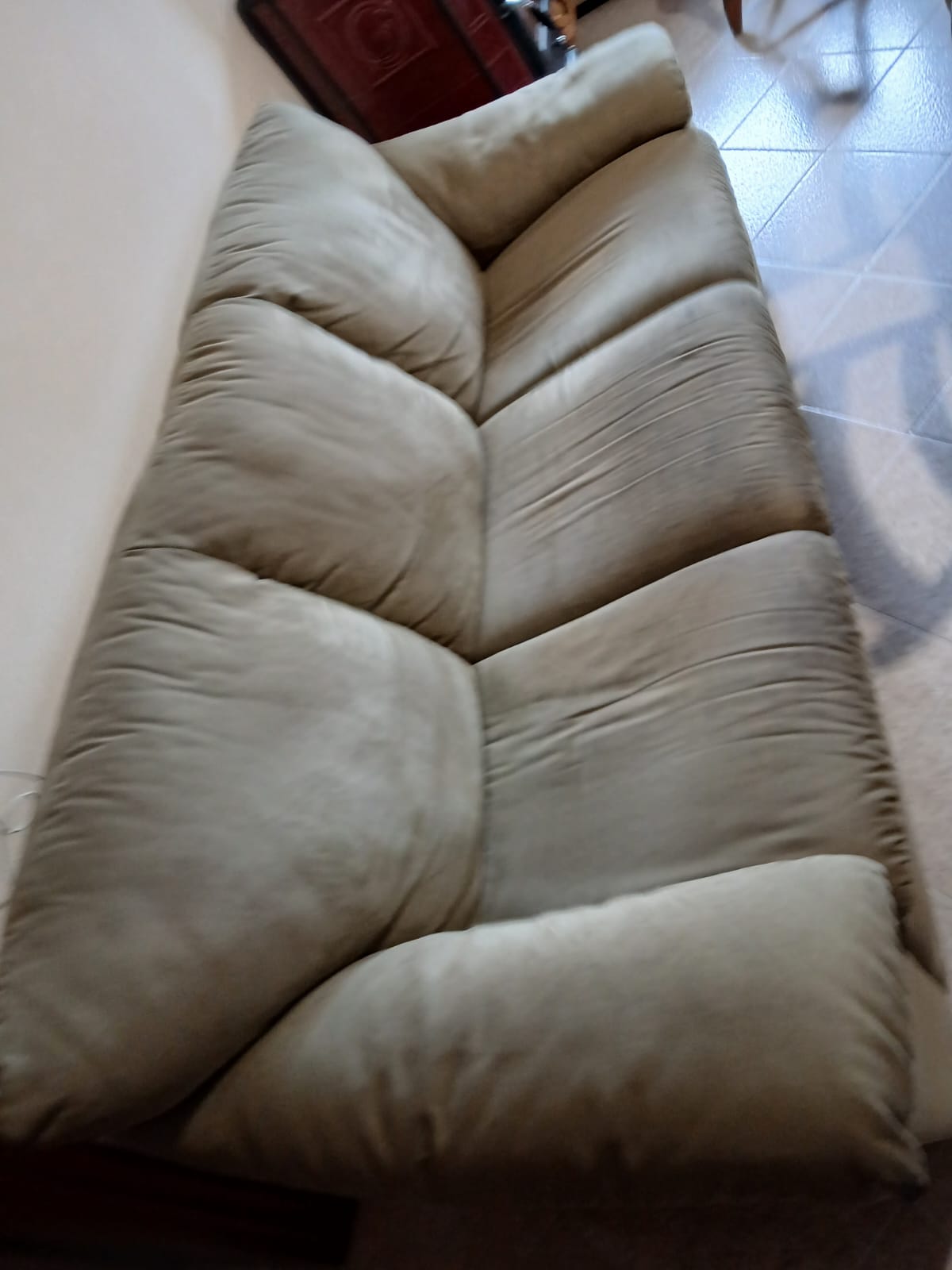 Seduta divano macchiata